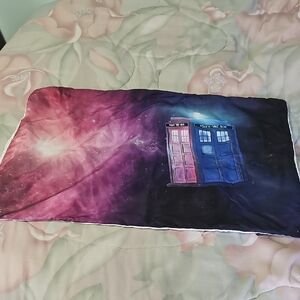 TARDIS DOCTOR WHO Galaxy Print Pillowcase - Purple Blue Gradient